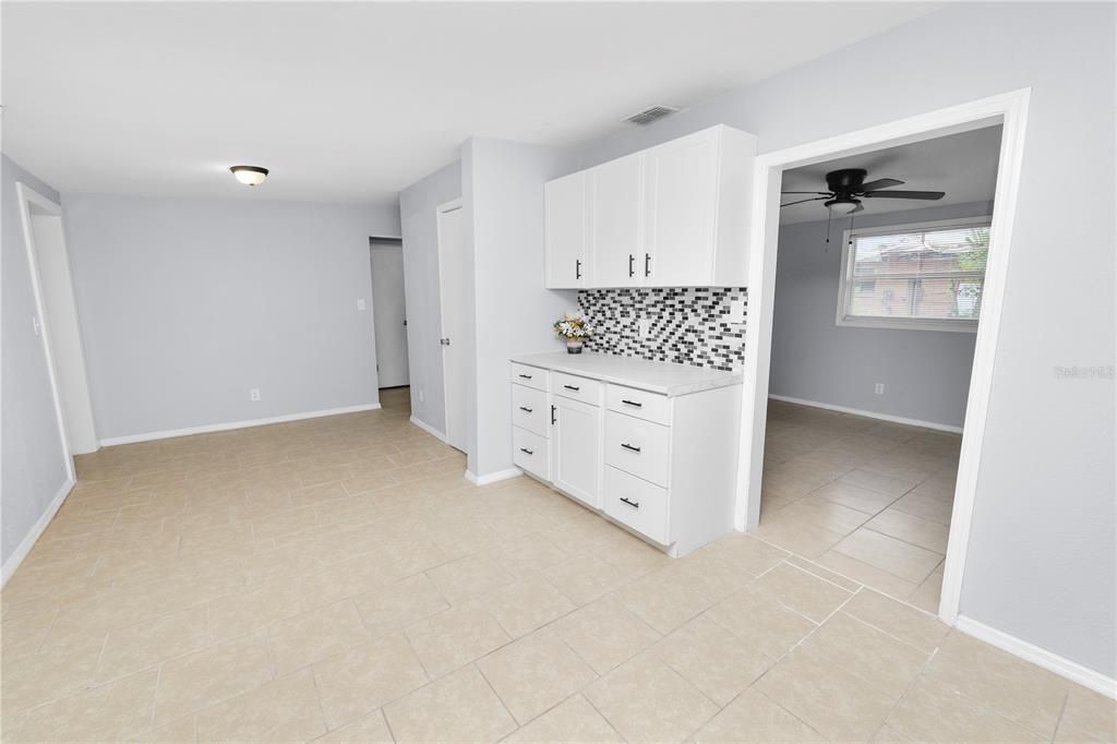 For Sale: $250,999 (3 beds, 2 baths, 1086 Square Feet)