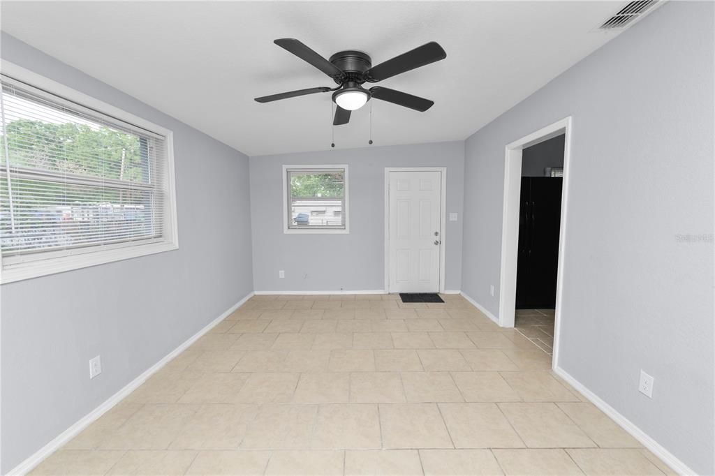 For Sale: $250,999 (3 beds, 2 baths, 1086 Square Feet)