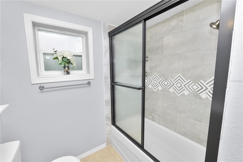 For Sale: $250,999 (3 beds, 2 baths, 1086 Square Feet)