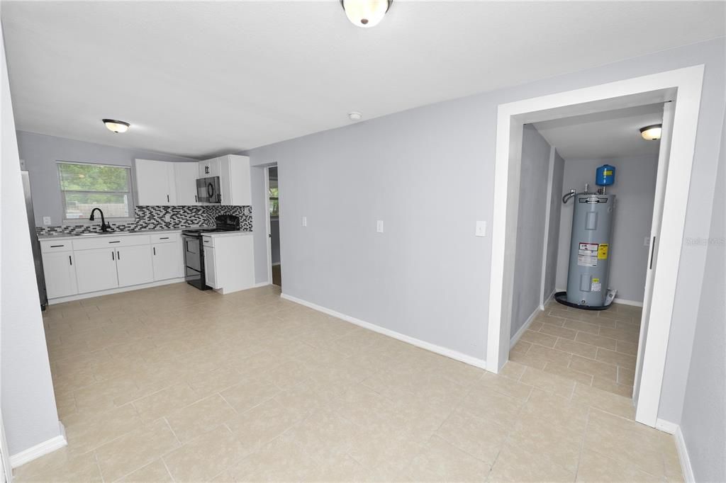 For Sale: $250,999 (3 beds, 2 baths, 1086 Square Feet)