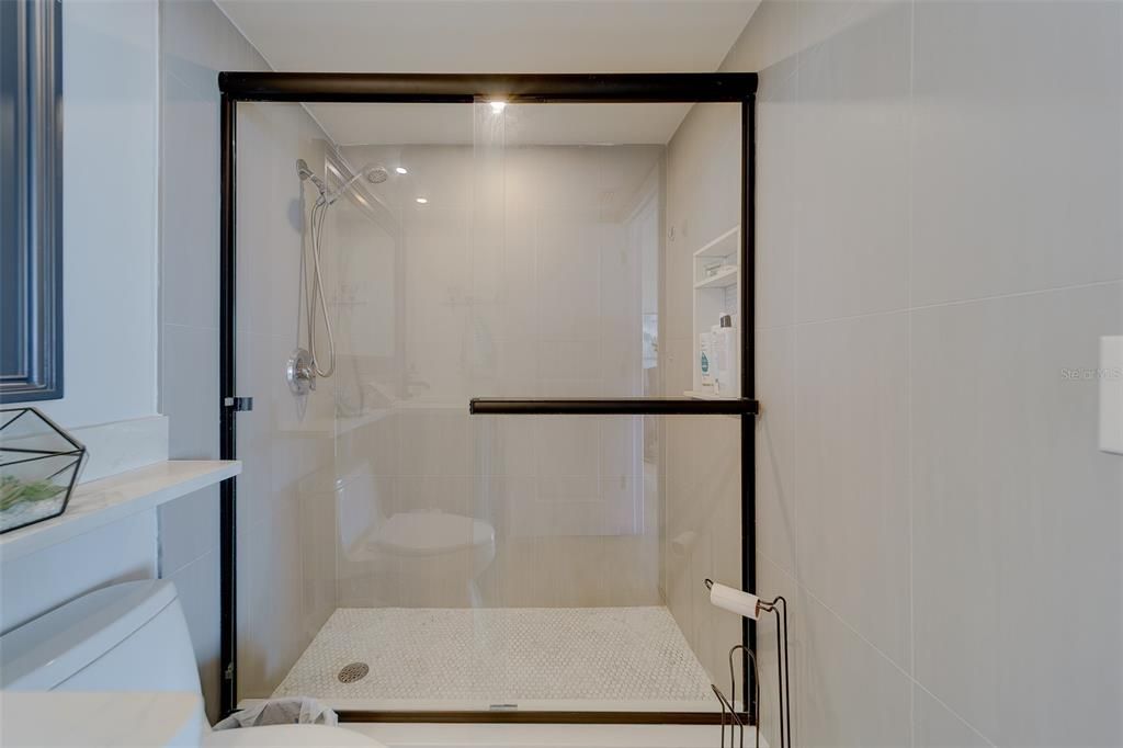 В аренду: $2,300 (1 спален, 1 ванн, 760 Квадратных фут)