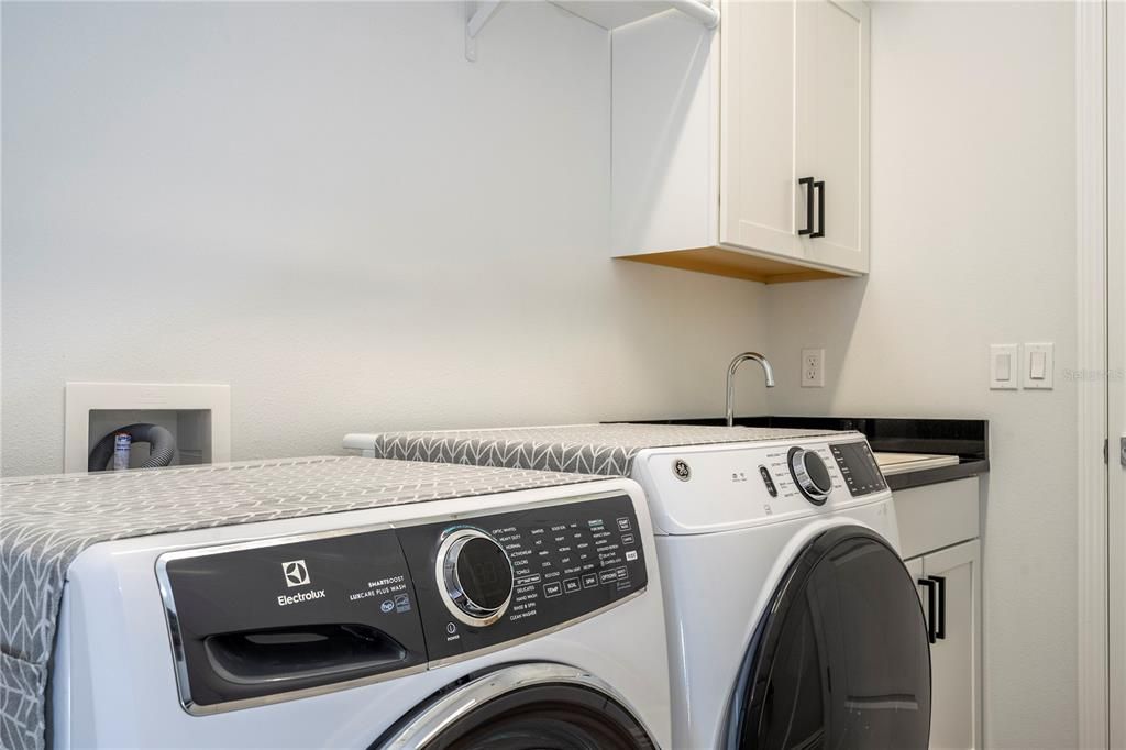 En Venta: $1,149,000 (4 camas, 3 baños, 2904 Pies cuadrados)