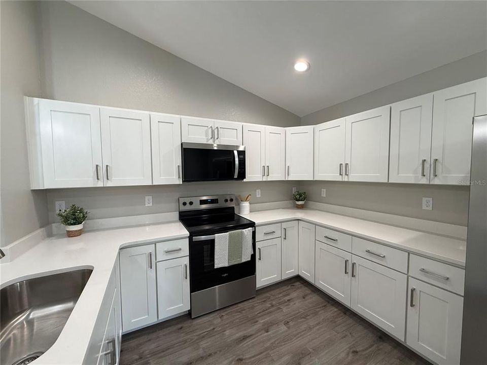 Activo con contrato: $279,999 (3 camas, 2 baños, 1459 Pies cuadrados)