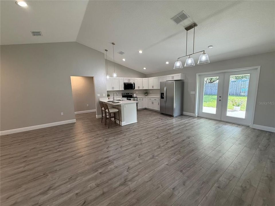 Activo con contrato: $279,999 (3 camas, 2 baños, 1459 Pies cuadrados)
