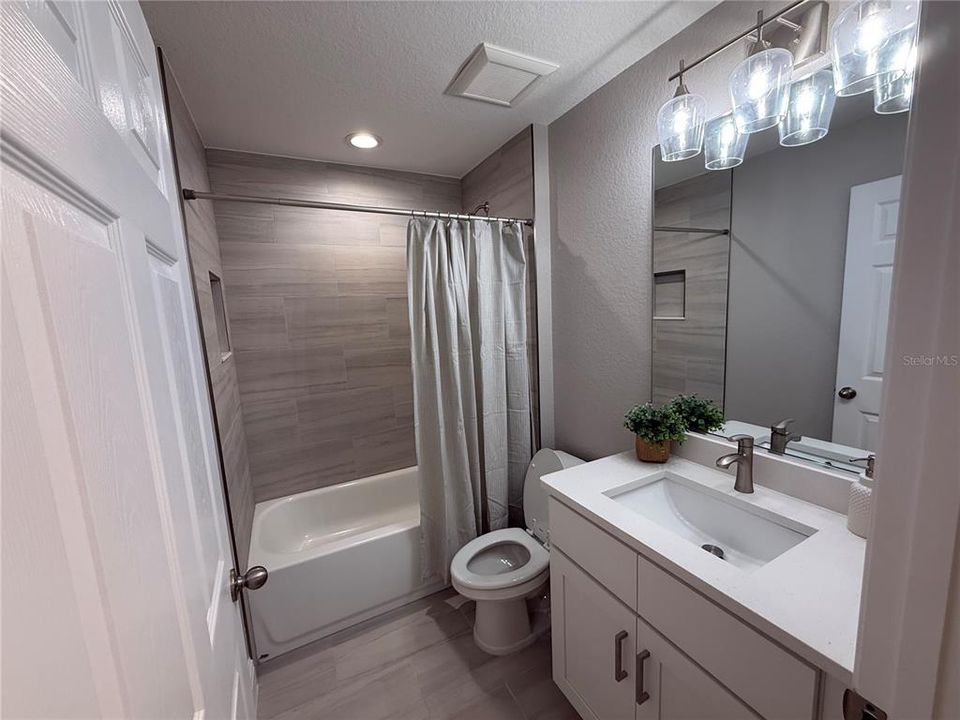 Activo con contrato: $279,999 (3 camas, 2 baños, 1459 Pies cuadrados)