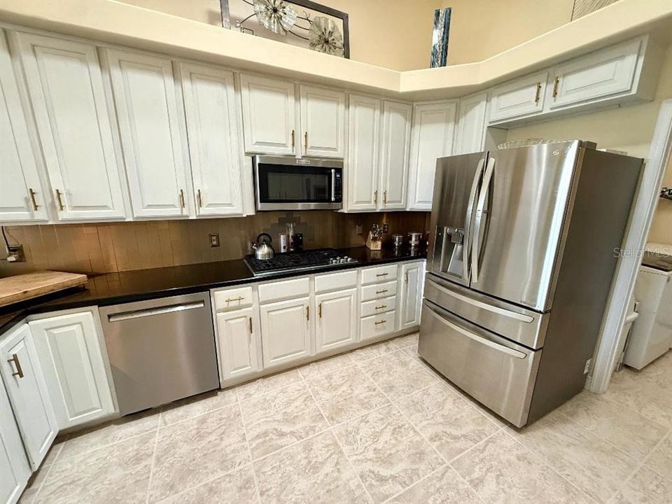 For Sale: $559,990 (3 beds, 2 baths, 2418 Square Feet)