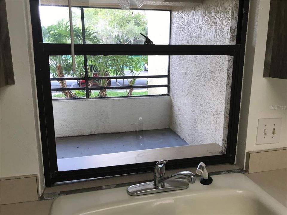 For Sale: $110,000 (1 beds, 1 baths, 576 Square Feet)