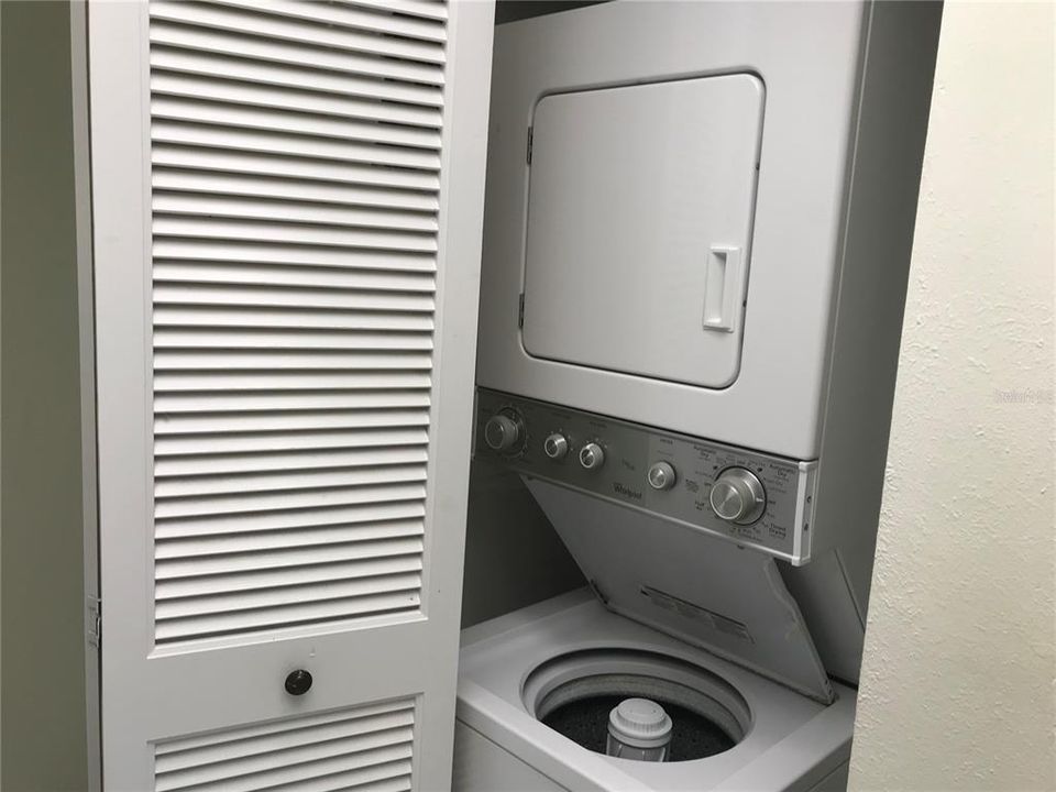 For Sale: $110,000 (1 beds, 1 baths, 576 Square Feet)