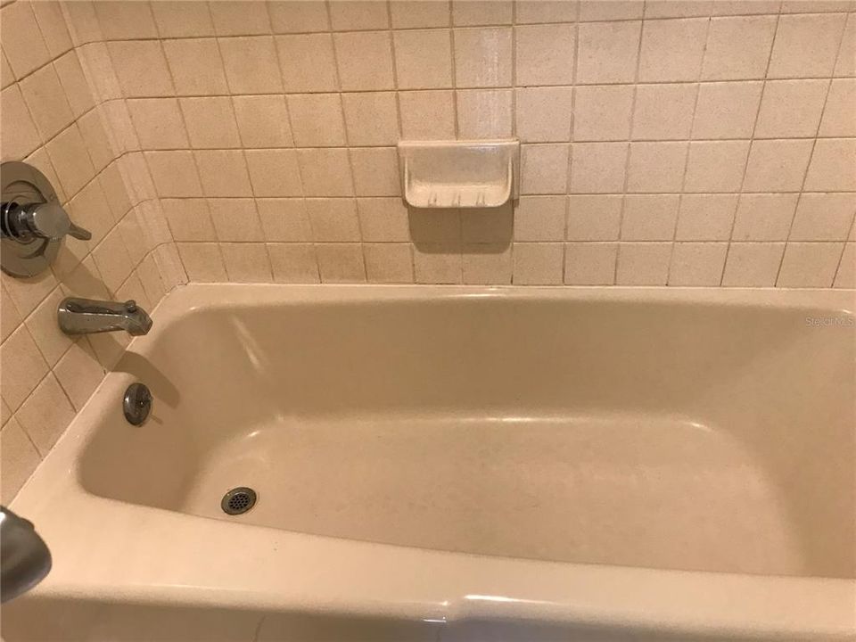 For Sale: $110,000 (1 beds, 1 baths, 576 Square Feet)