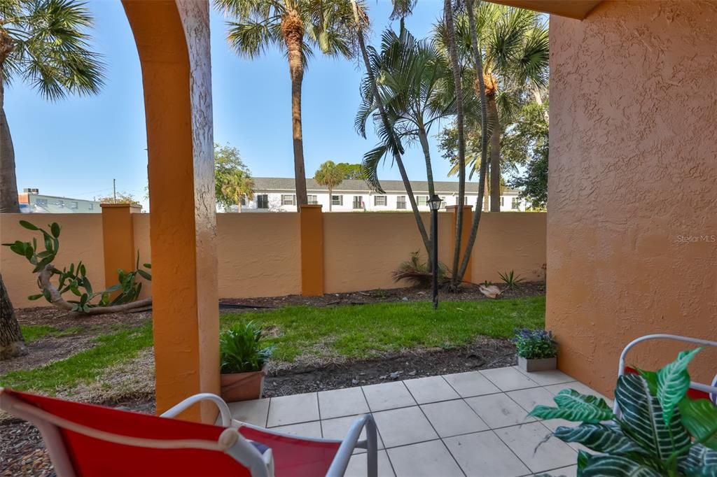 For Sale: $220,000 (2 beds, 1 baths, 845 Square Feet)
