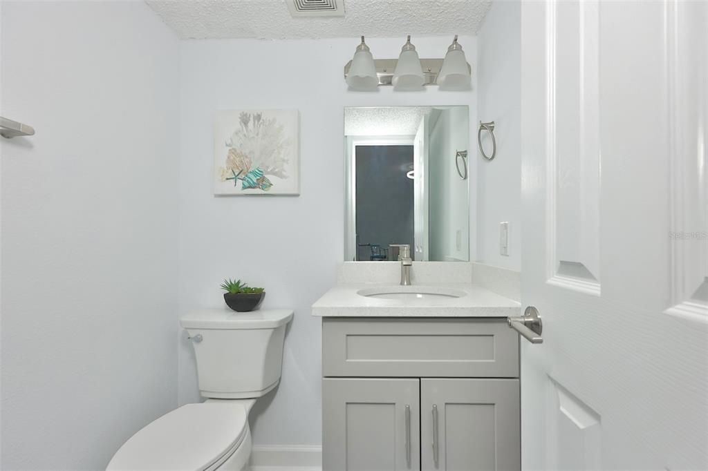 For Sale: $220,000 (2 beds, 1 baths, 845 Square Feet)