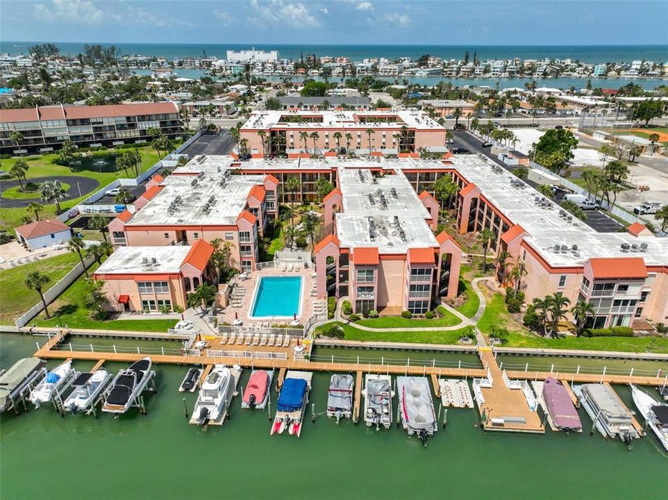 For Sale: $220,000 (2 beds, 1 baths, 845 Square Feet)
