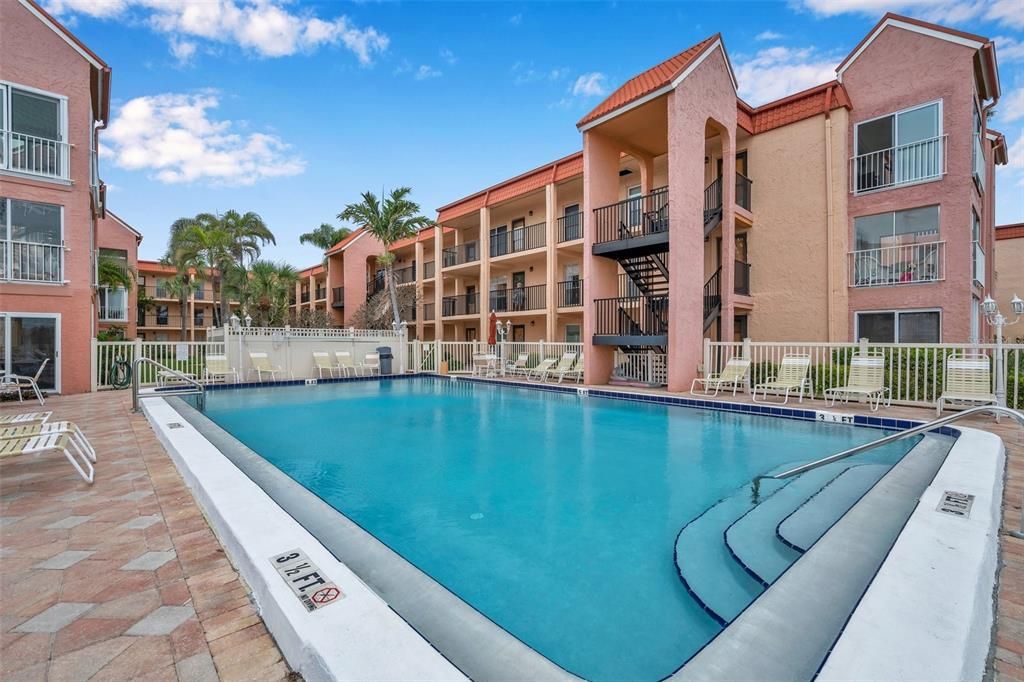 For Sale: $220,000 (2 beds, 1 baths, 845 Square Feet)