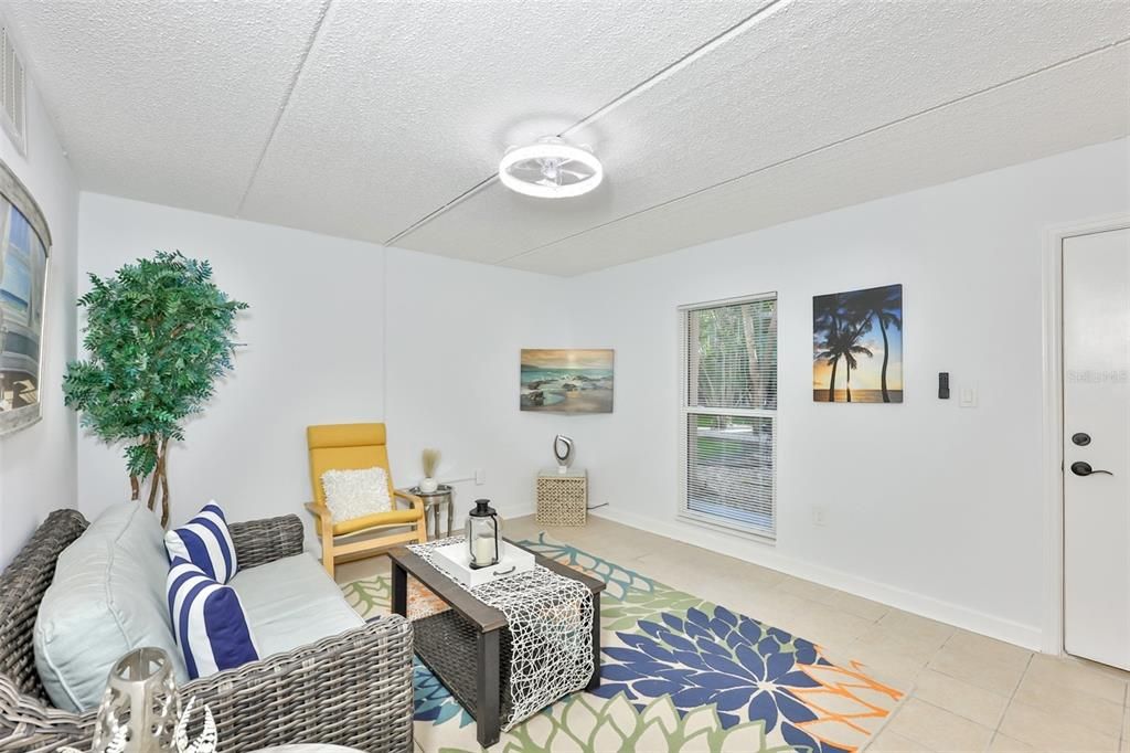 For Sale: $220,000 (2 beds, 1 baths, 845 Square Feet)