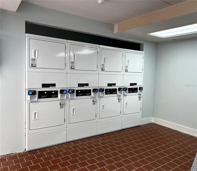 For Sale: $220,000 (2 beds, 1 baths, 845 Square Feet)