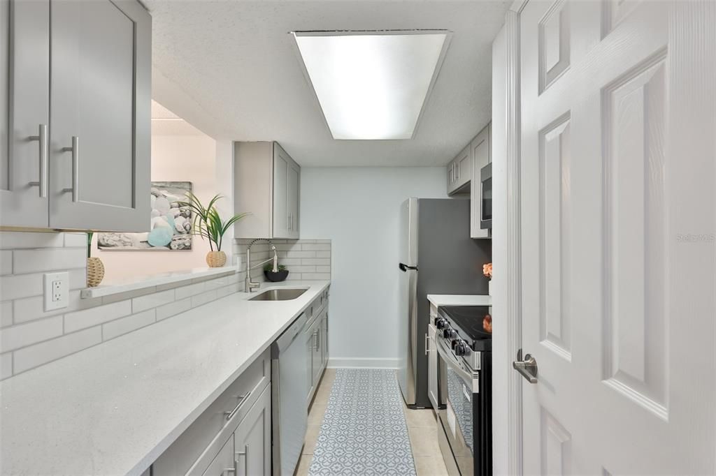 For Sale: $220,000 (2 beds, 1 baths, 845 Square Feet)