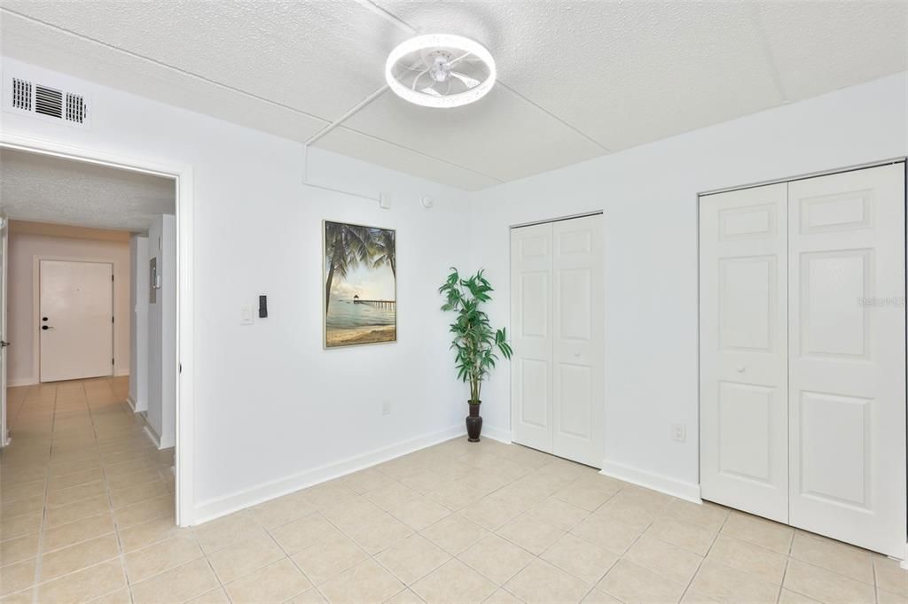 For Sale: $220,000 (2 beds, 1 baths, 845 Square Feet)