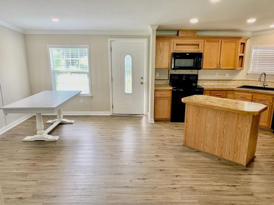 For Rent: $1,600 (2 beds, 2 baths, 1080 Square Feet)