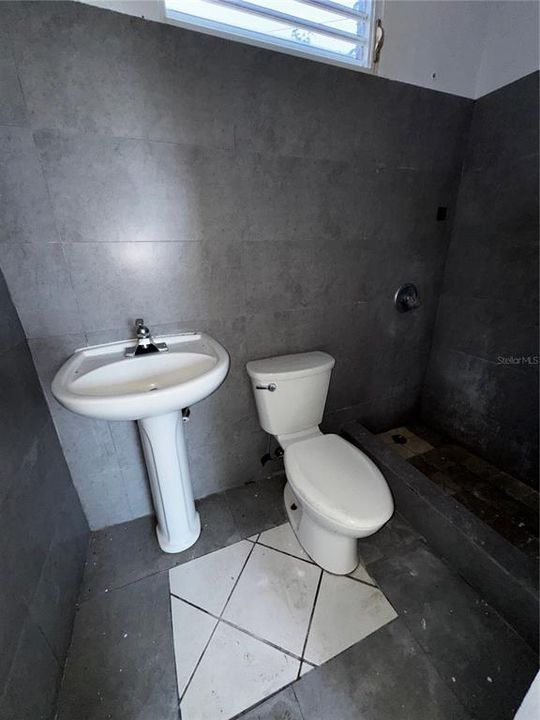 Active With Contract: $295,000 (5 beds, 3 baths, 1100 Square Feet)