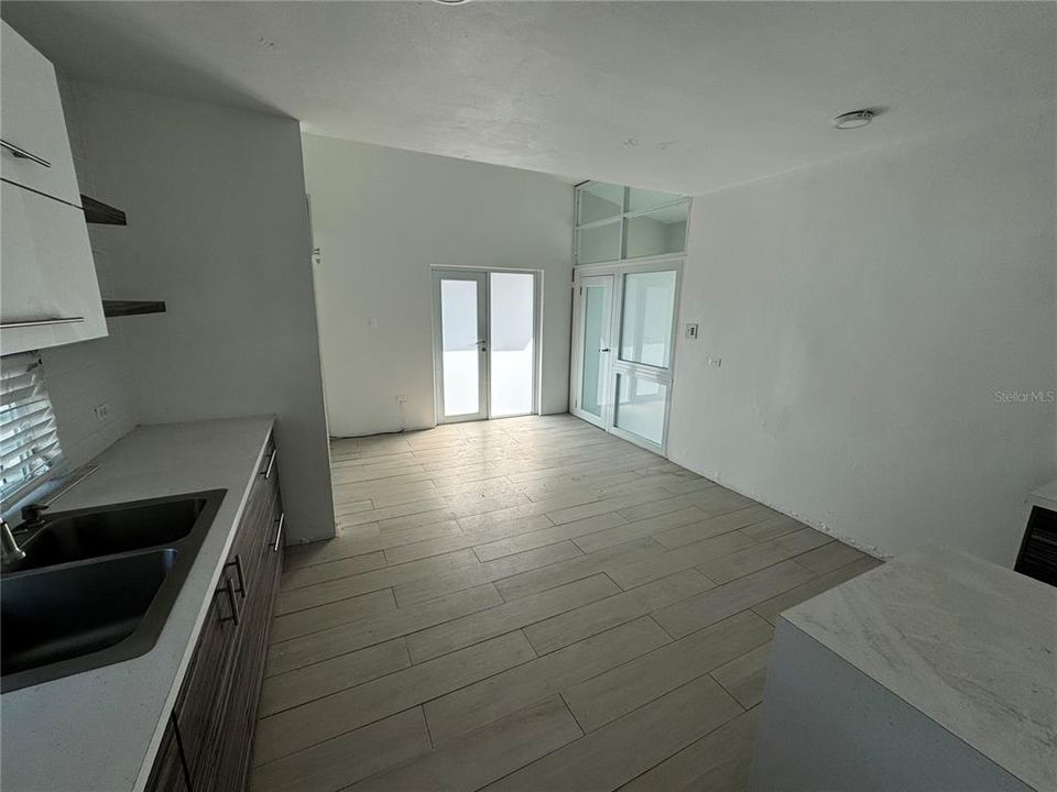 Active With Contract: $295,000 (5 beds, 3 baths, 1100 Square Feet)