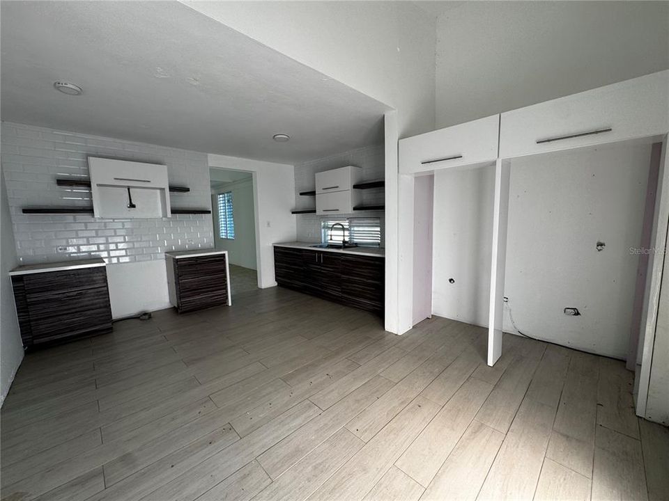 Active With Contract: $295,000 (5 beds, 3 baths, 1100 Square Feet)