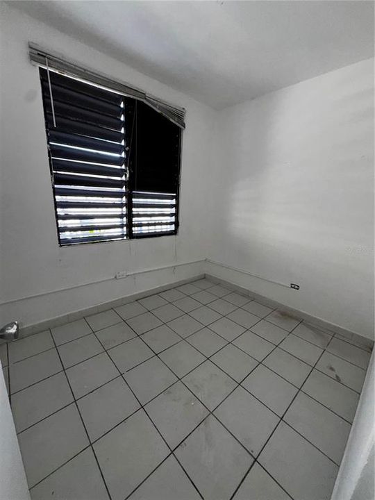 Active With Contract: $295,000 (5 beds, 3 baths, 1100 Square Feet)