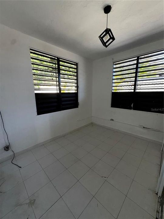 Active With Contract: $295,000 (5 beds, 3 baths, 1100 Square Feet)