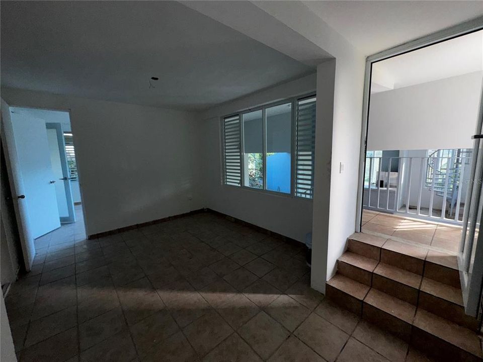 Active With Contract: $295,000 (5 beds, 3 baths, 1100 Square Feet)