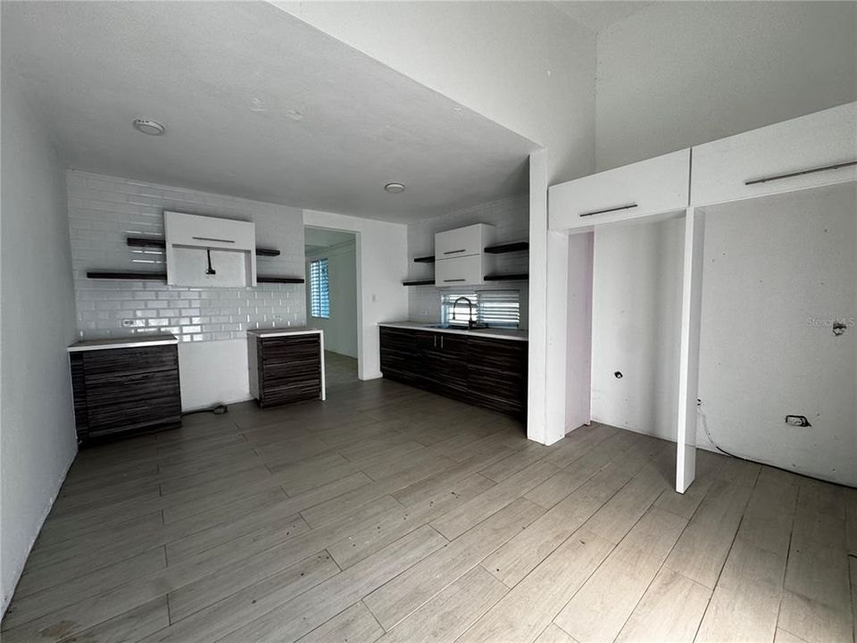 Active With Contract: $295,000 (5 beds, 3 baths, 1100 Square Feet)