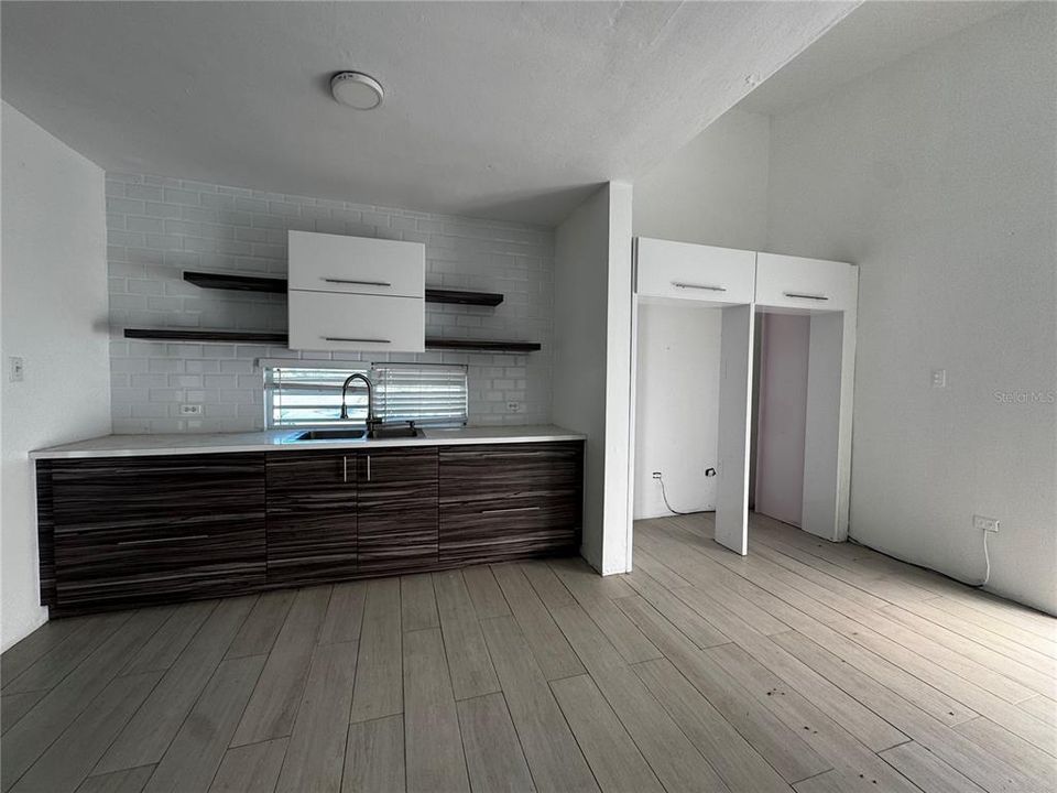 Active With Contract: $295,000 (5 beds, 3 baths, 1100 Square Feet)