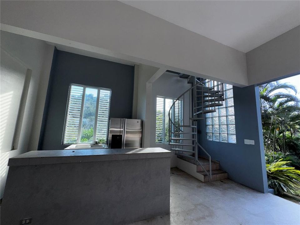 Active With Contract: $295,000 (5 beds, 3 baths, 1100 Square Feet)