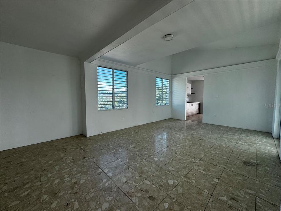 Active With Contract: $295,000 (5 beds, 3 baths, 1100 Square Feet)