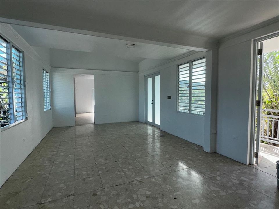Active With Contract: $295,000 (5 beds, 3 baths, 1100 Square Feet)