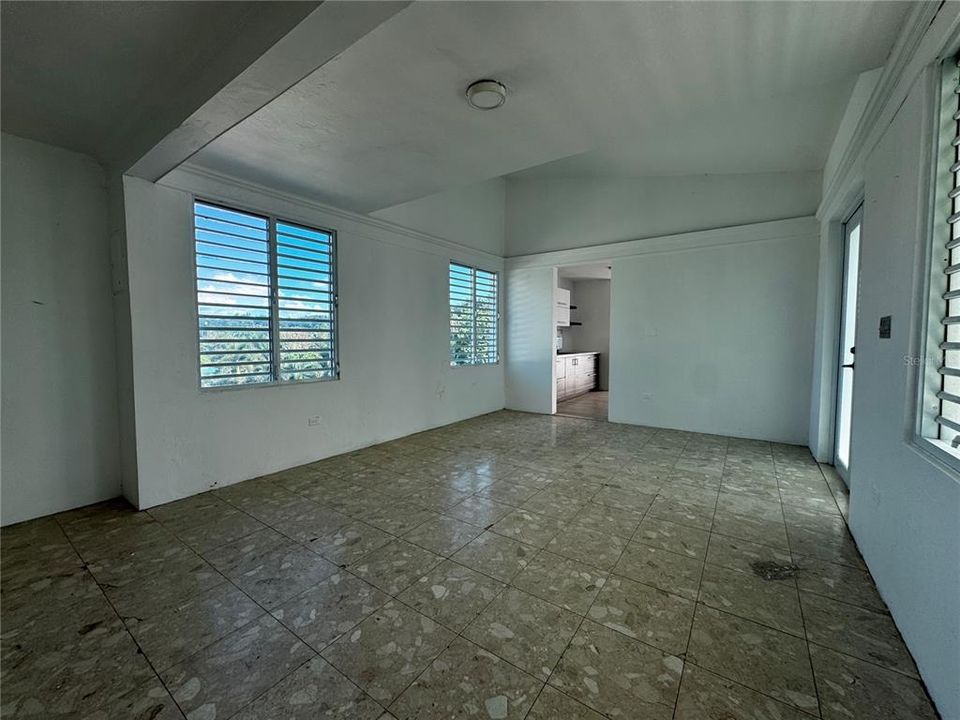 Active With Contract: $295,000 (5 beds, 3 baths, 1100 Square Feet)
