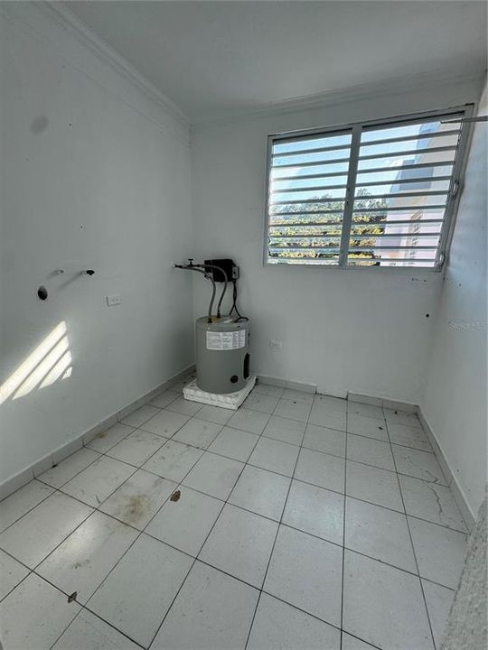 Active With Contract: $295,000 (5 beds, 3 baths, 1100 Square Feet)