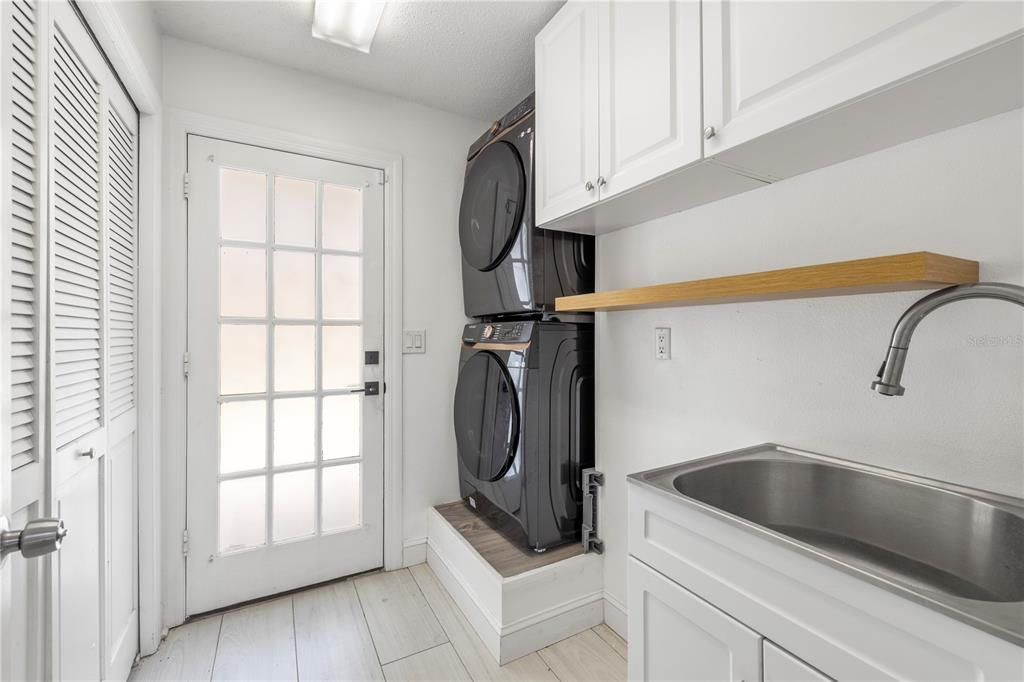 En Venta: $1,174,999 (4 camas, 3 baños, 3024 Pies cuadrados)