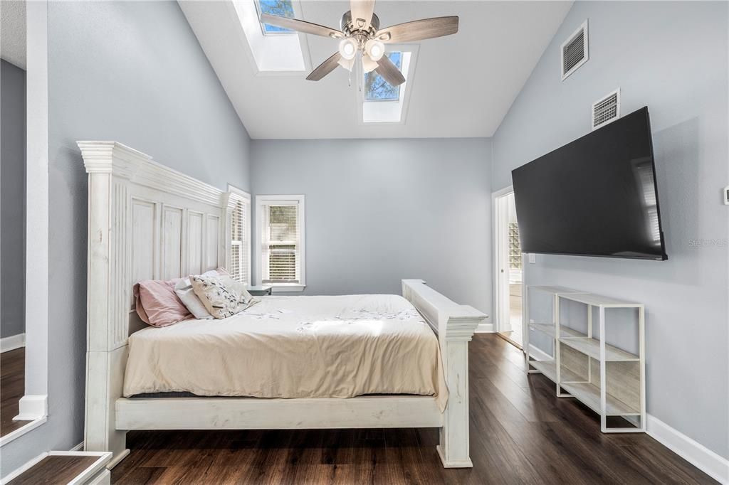 En Venta: $1,174,999 (4 camas, 3 baños, 3024 Pies cuadrados)