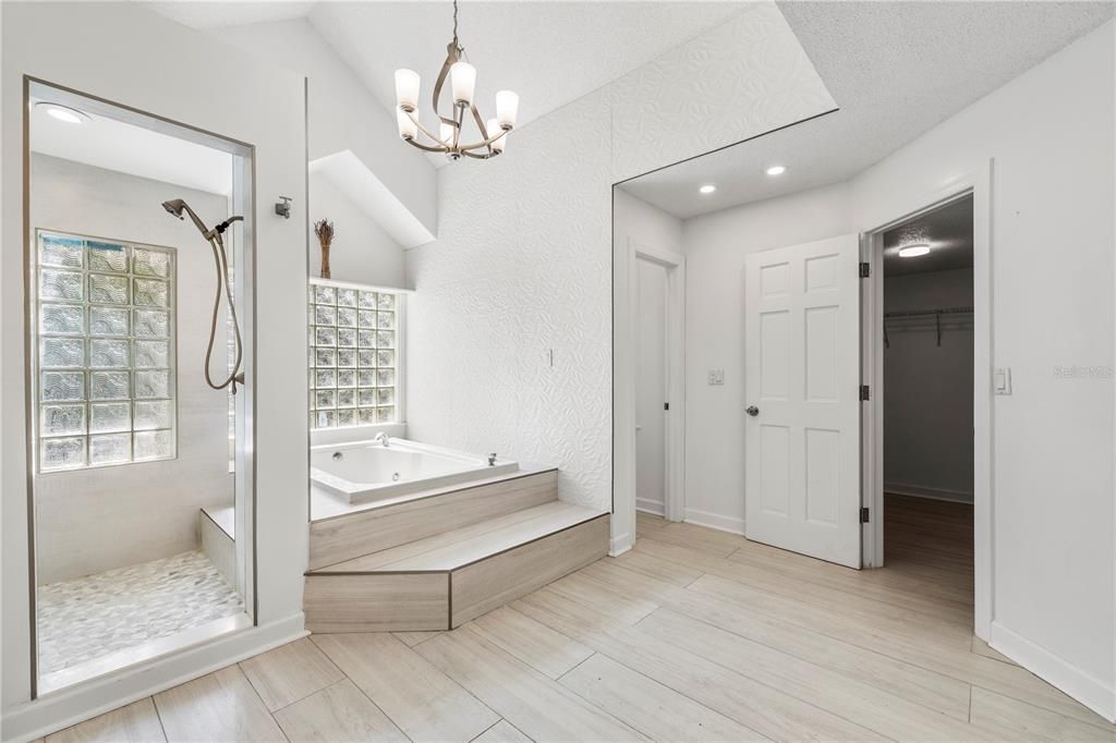 En Venta: $1,174,999 (4 camas, 3 baños, 3024 Pies cuadrados)