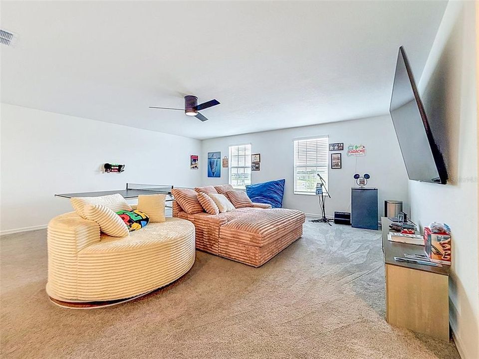 В аренду: $3,300 (5 спален, 3 ванн, 3326 Квадратных фут)