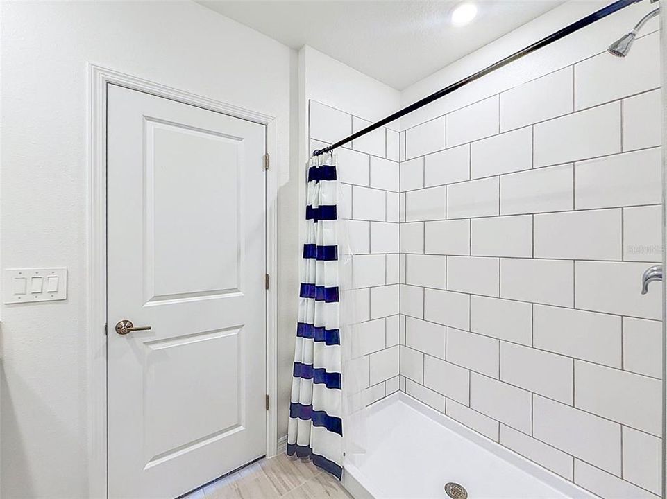 В аренду: $3,300 (5 спален, 3 ванн, 3326 Квадратных фут)