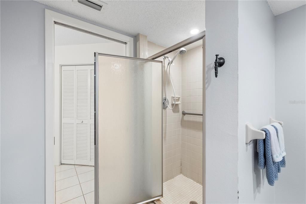 На продажу: $166,000 (2 спален, 2 ванн, 1318 Квадратных фут)