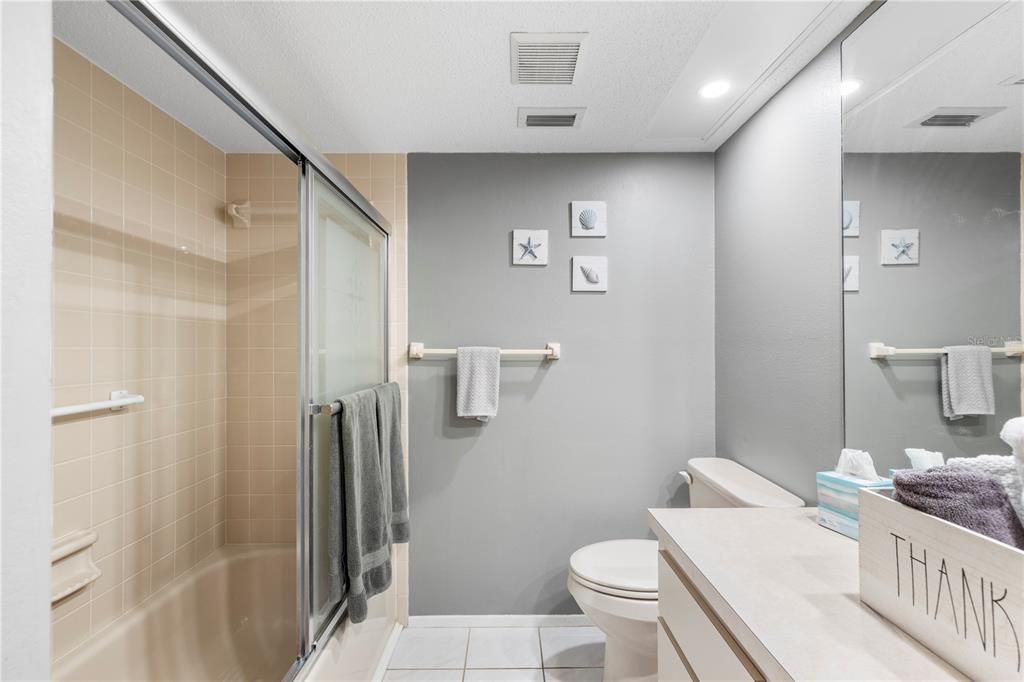 На продажу: $166,000 (2 спален, 2 ванн, 1318 Квадратных фут)