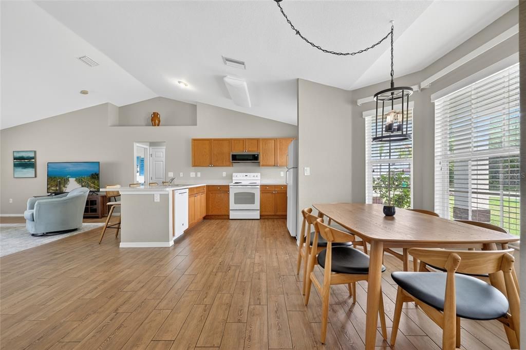 Activo con contrato: $290,000 (3 camas, 2 baños, 1639 Pies cuadrados)