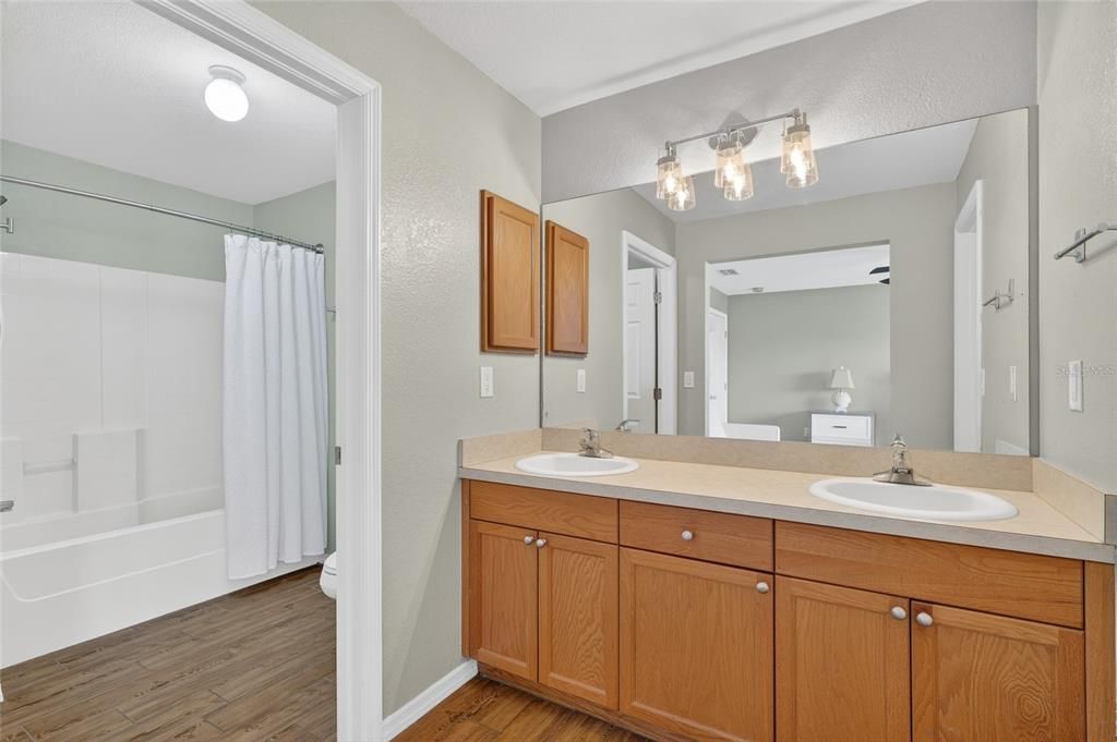 Activo con contrato: $290,000 (3 camas, 2 baños, 1639 Pies cuadrados)