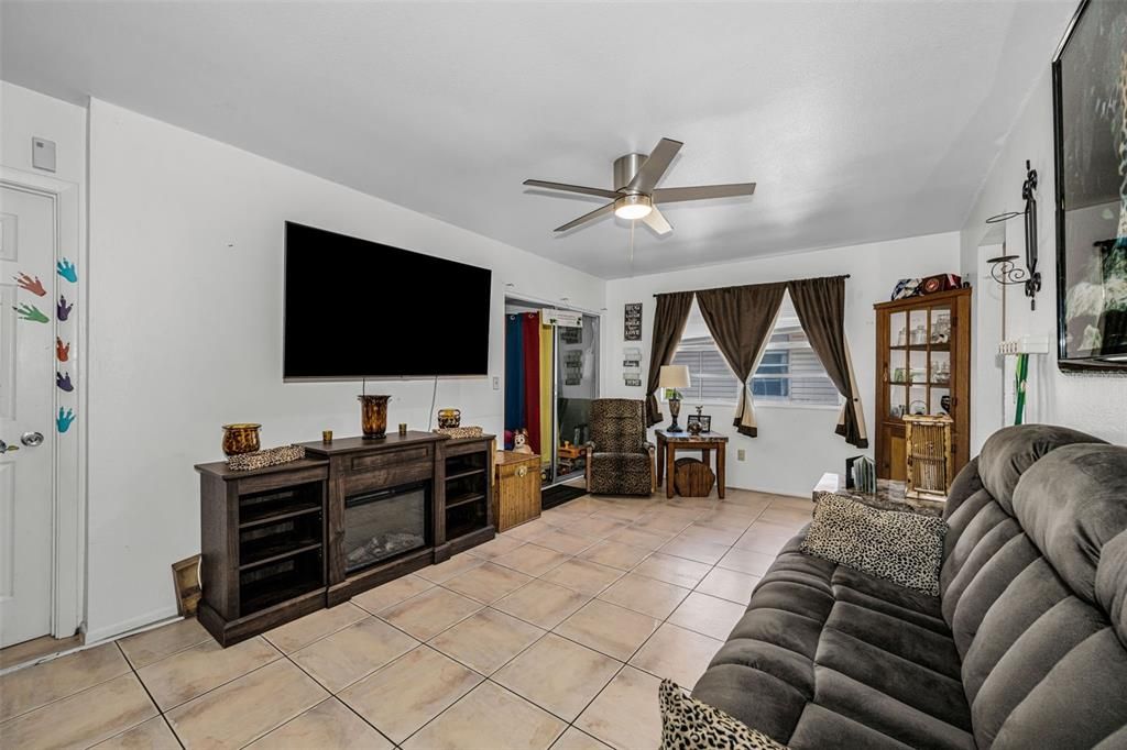 Active With Contract: $590,000 (6 beds, 0 baths, 1820 Square Feet)