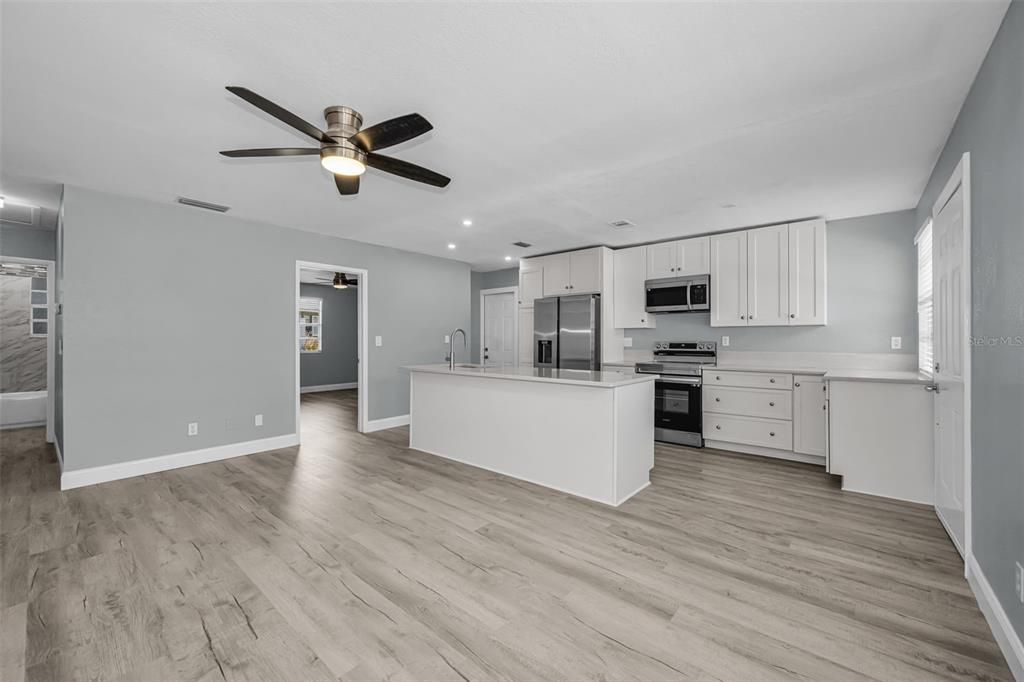 Active With Contract: $590,000 (6 beds, 0 baths, 1820 Square Feet)