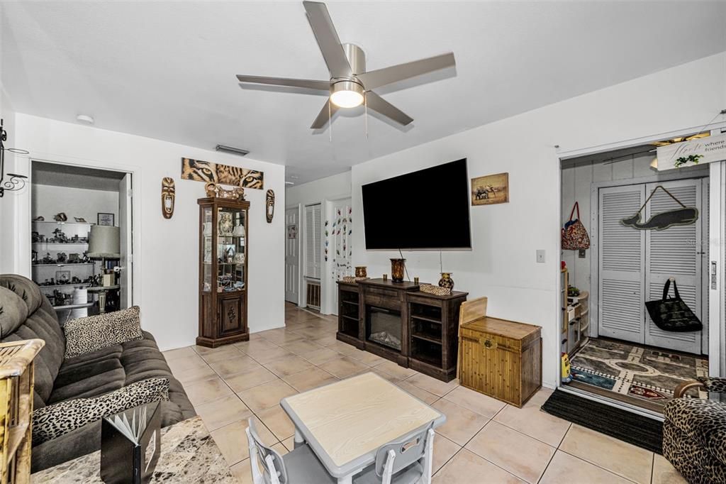 Active With Contract: $590,000 (6 beds, 0 baths, 1820 Square Feet)