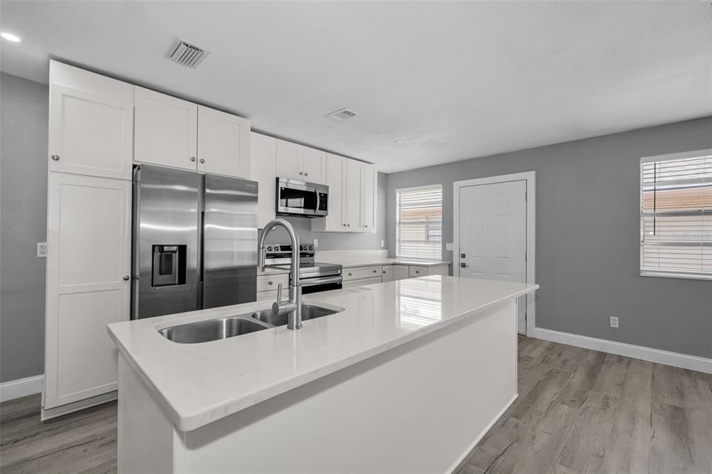 Active With Contract: $590,000 (6 beds, 0 baths, 1820 Square Feet)