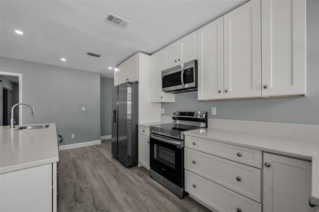 Active With Contract: $590,000 (6 beds, 0 baths, 1820 Square Feet)