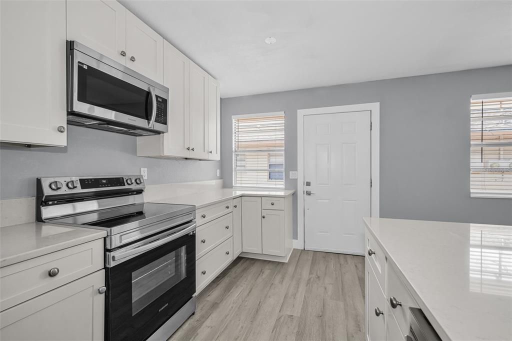 Active With Contract: $590,000 (6 beds, 0 baths, 1820 Square Feet)